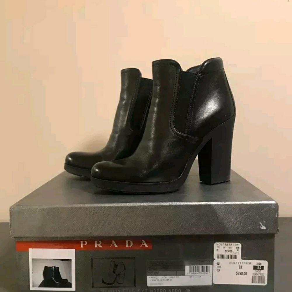 ⚡️HOST PICK⚡️Prada Booties